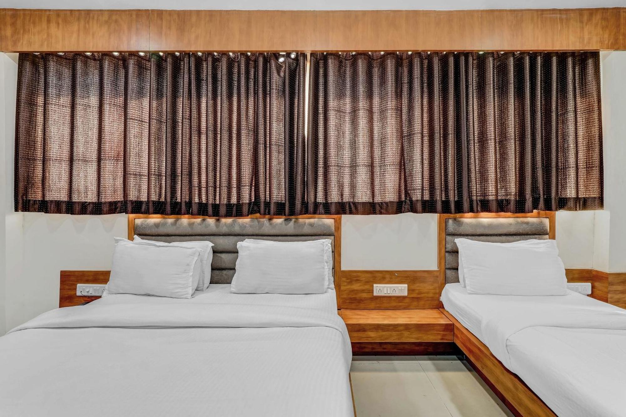 Capital O Maple View Hotell Naroda Exteriör bild