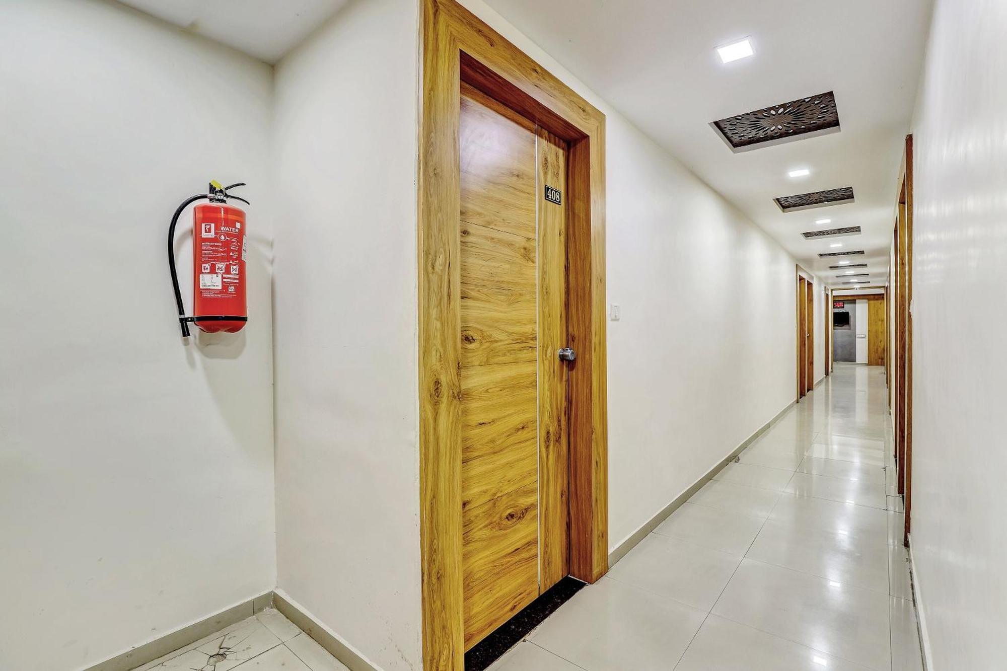Capital O Maple View Hotell Naroda Exteriör bild