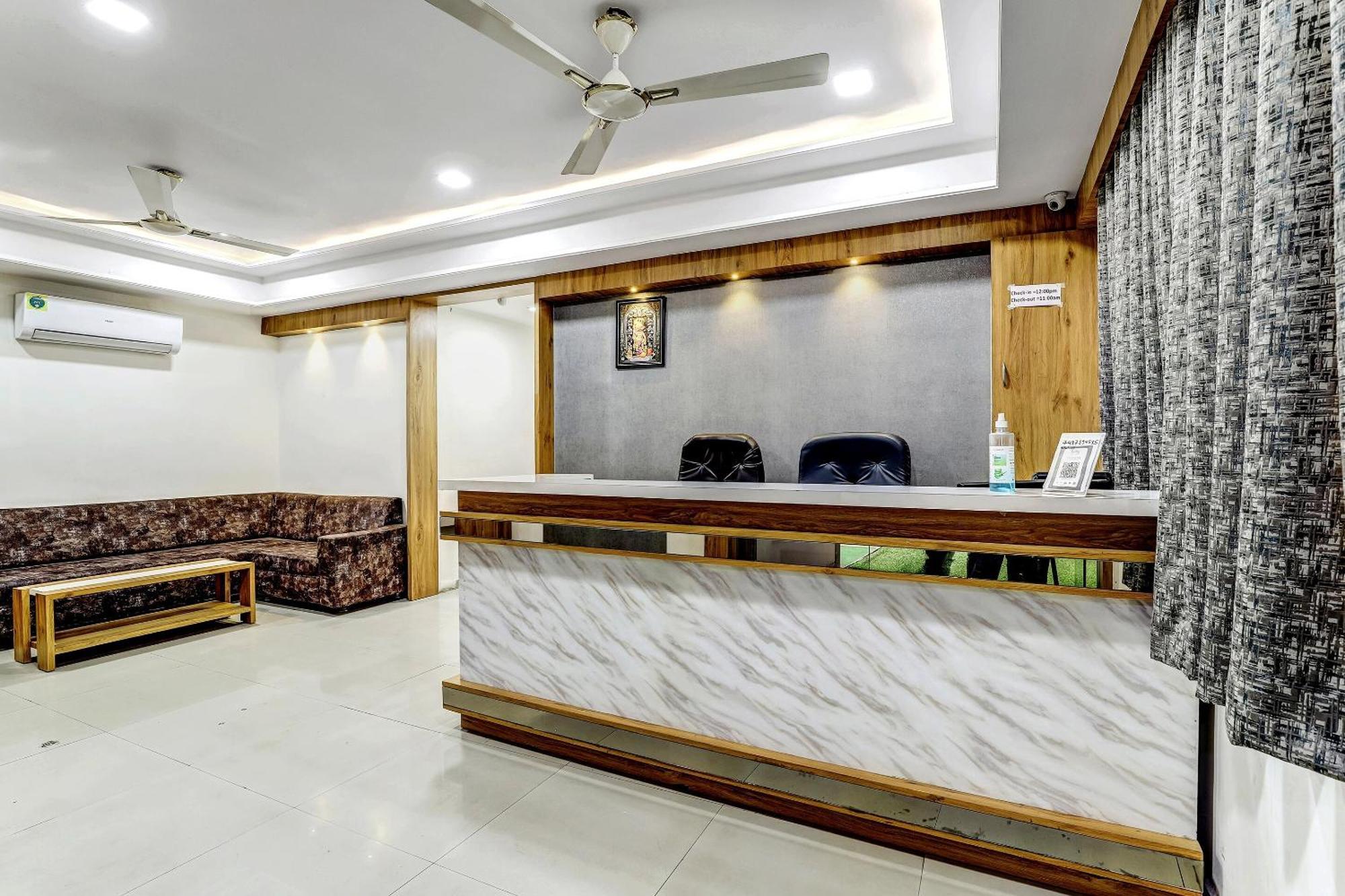 Capital O Maple View Hotell Naroda Exteriör bild
