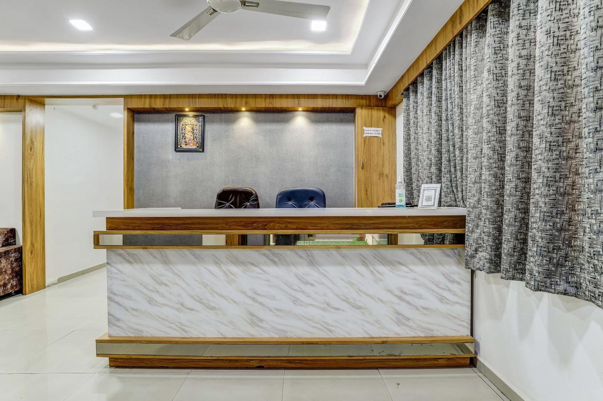 Capital O Maple View Hotell Naroda Exteriör bild